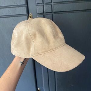 Beige women’s hat 🧢